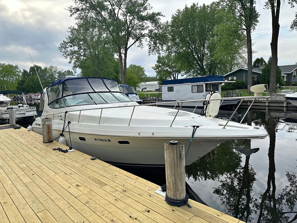 Used Boats from Cruisers Yachts, Rinker, Sweetwater